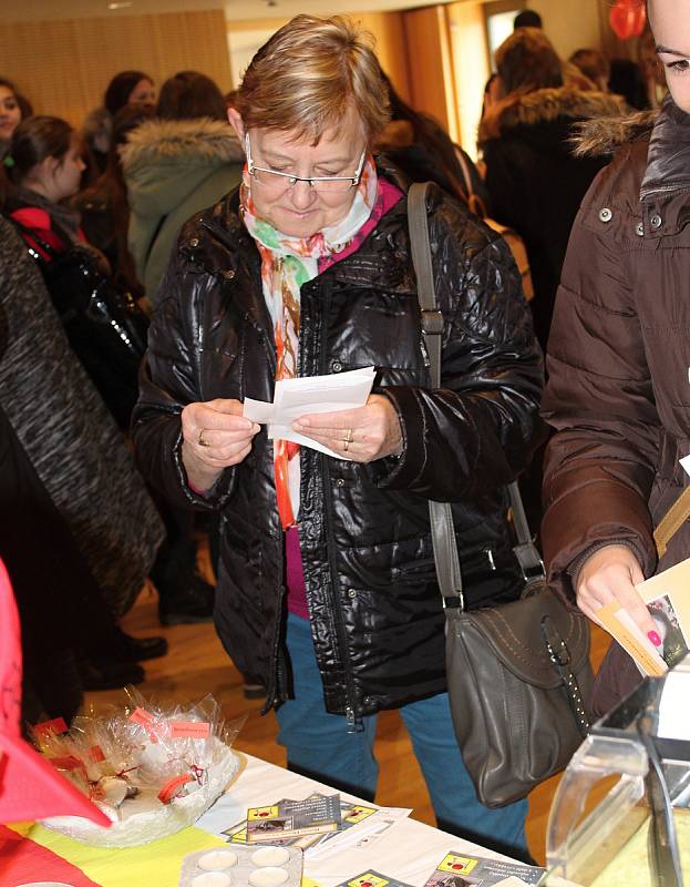 Studenti nabízeli své výrobky a služby na Veletrhu fiktivních firem.