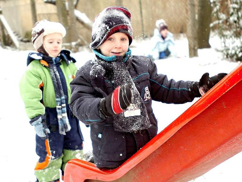 Zimních radovánek si konečně v úterý užily děti v Mateřské škole Benešova 149/I v Kutné Hoře.