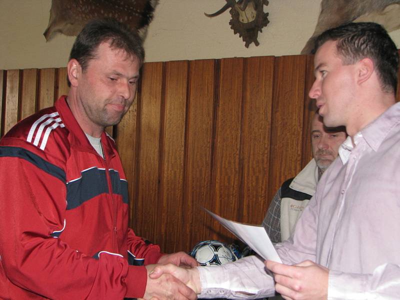 Ze slavnostního vyhlášení výsledků a předání cen zimního fotbalového turnaje Sparty ČKD Kutná Hora 2008.