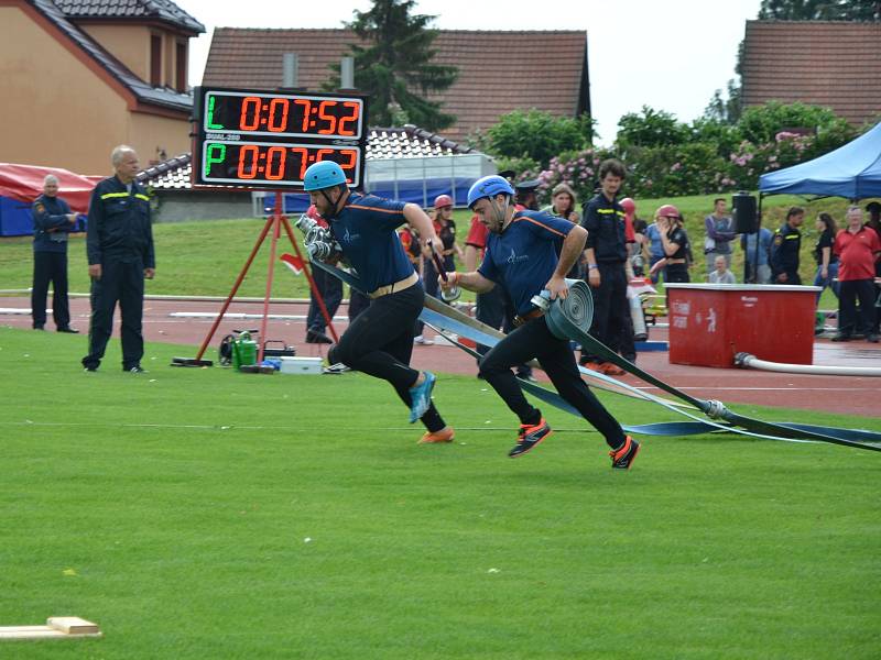 Z krajské soutěže v požárním sportu profesionálních a dobrovolných hasičů na stadionu Olympia v Kutné Hoře.