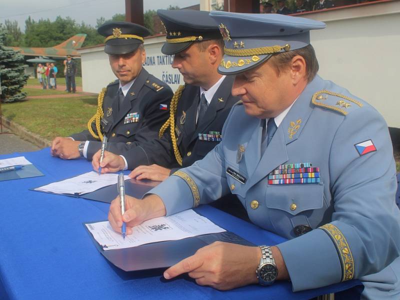 Jmenování nového velitele 21. základy taktického letectva Čáslav