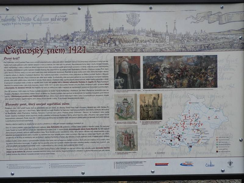 Jeden ze šesti panelů na Kostelním náměstí v Čáslavi, na kterých je slovem i obrazem Čáslavský sněm zdokumentován.