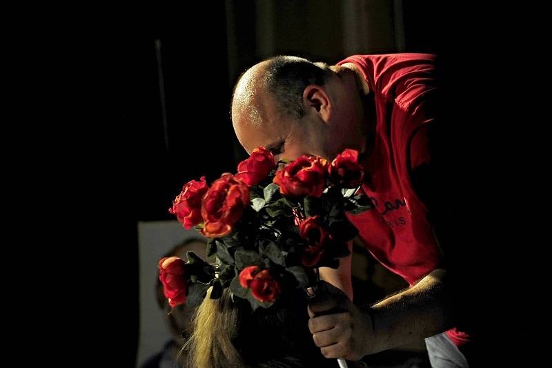 Ochotnický spolek Uhlíř v místní sokolovně uvedl premiéru hry Přízrak.