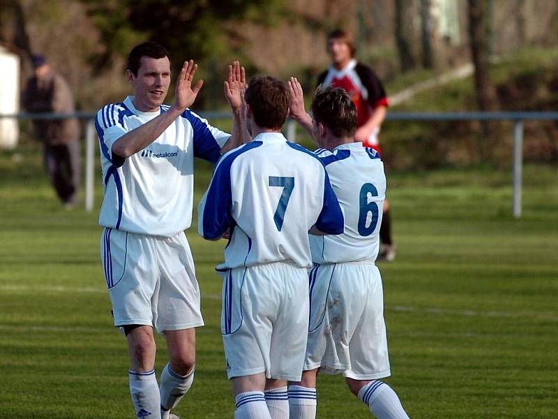 Fotbal: Zbraslavice - Trhový Štěpánov, 17. dubna 2010