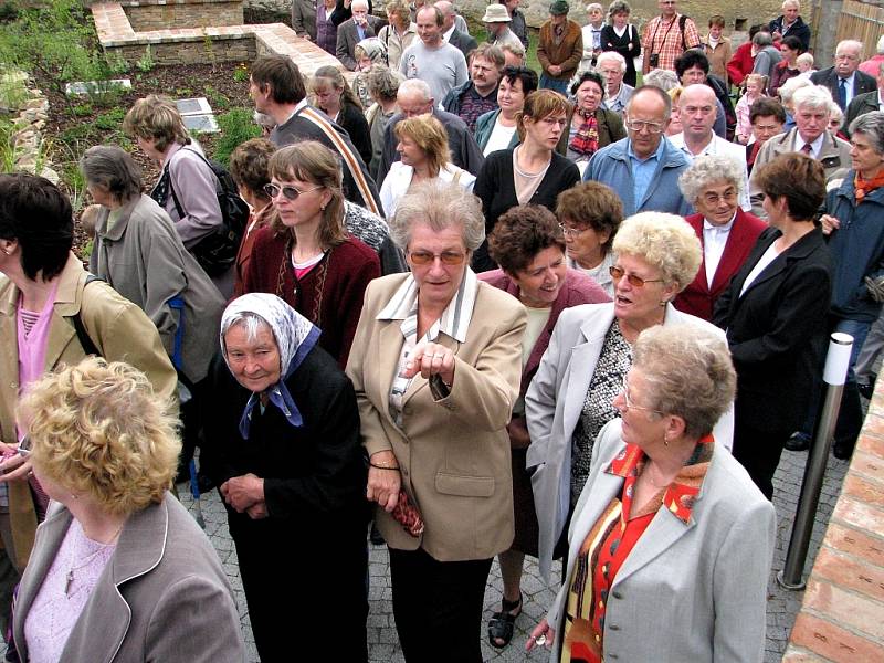 Slavnostní mše a zahájení provozu Komunitního centra sv. Jiljí v Uhlířských Janovicích