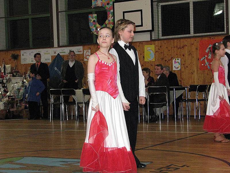Desátý školní ples v Žehušicích.