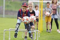 Ze sportovního dopoledne pro děti z mateřských škol na hlavním fotbalovém hřišti v Čáslavi.