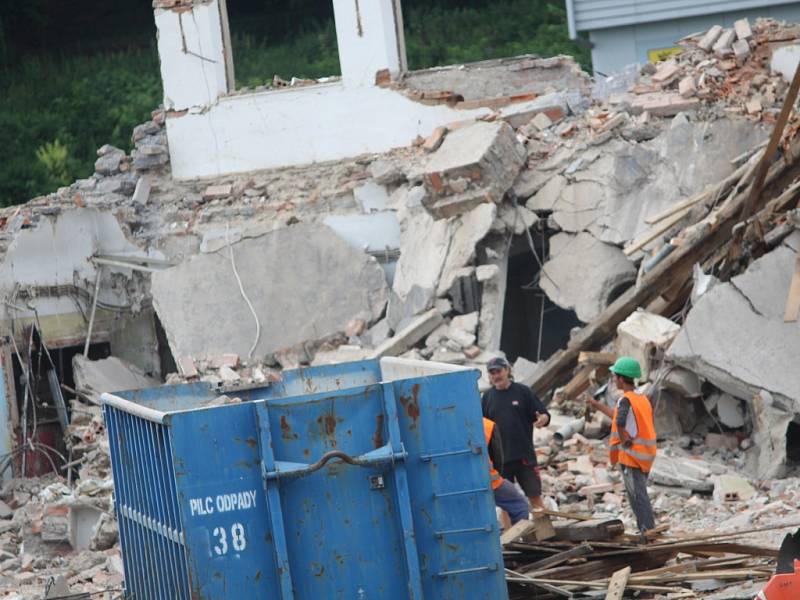 Demolice bývalé budovy ČSAD pokračuje