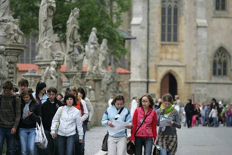 Ulice historického města žily charitativní akcí Stonožková Kutná Hora.