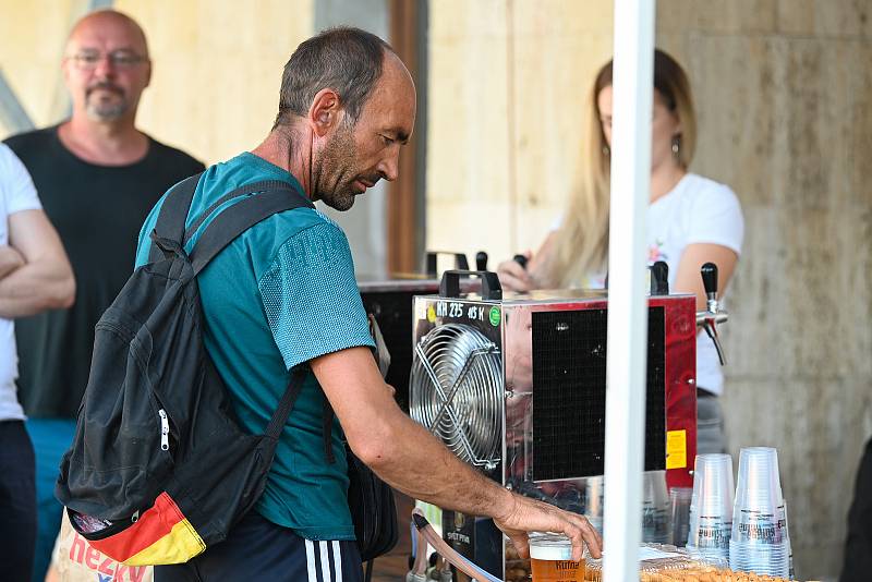 Fanoušci našich fotbalistů na stadionu v kutnohorském Lorci.