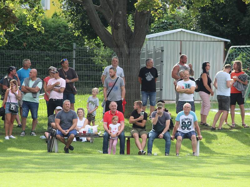 Fotbalová III. třída: TJ Viktoria Sedlec B - TJ Sokol Červené Janovice 4:8 (1:4).