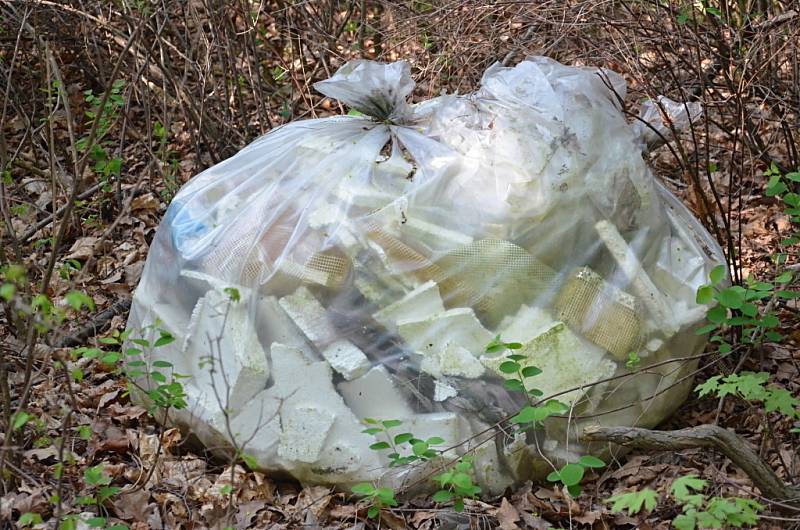 Okolí Kutné Hory hyzdí černé skládky, hrozí za ně pokuty 