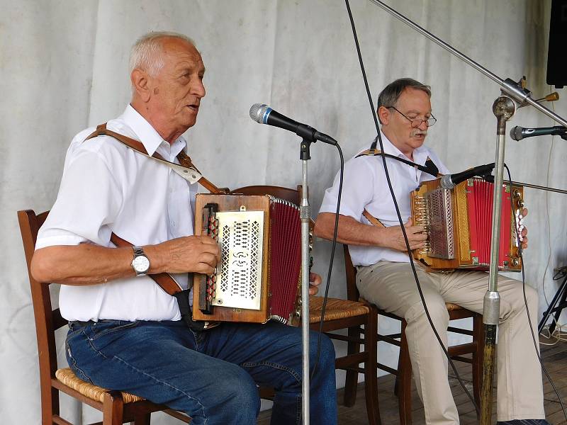 Heligonkáři se potřetí sešli v Roztěži. Duo Míla Mitošenka a Vladimír Jích.