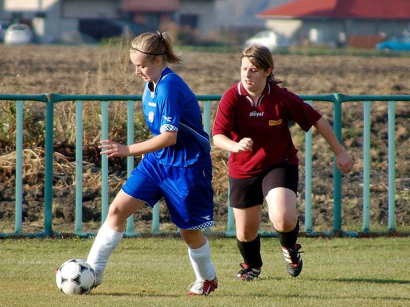 9. kolo III. ženské ligy: Jestřábí Lhota - Kutná Hora, 31. října 2010.