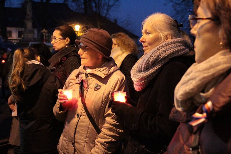 Happening v Kutné Hoře k výročí 17. listopadu.