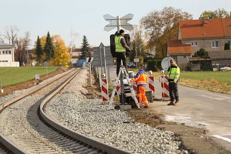 Rekonstrukce železničního přejezdu u Koudelova.