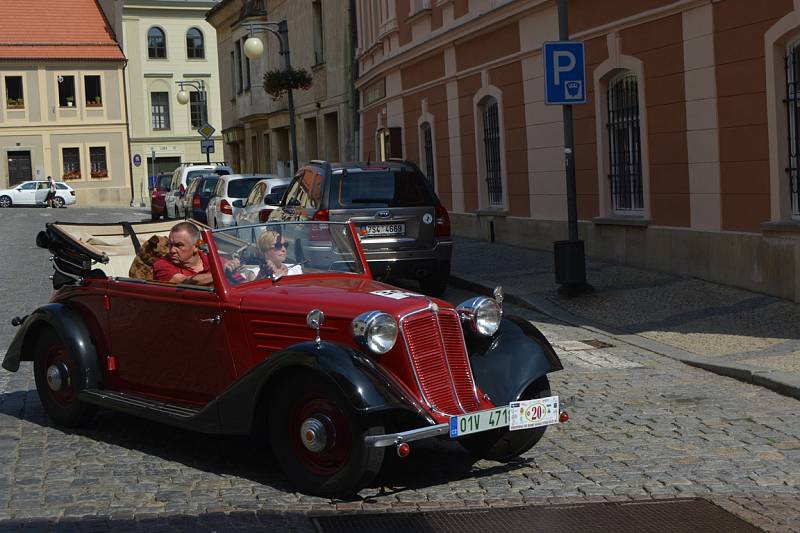 Veterán Rallye Kutná Hora v neděli.