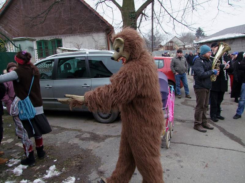 Masopustní masky pochodovaly Úmonínem