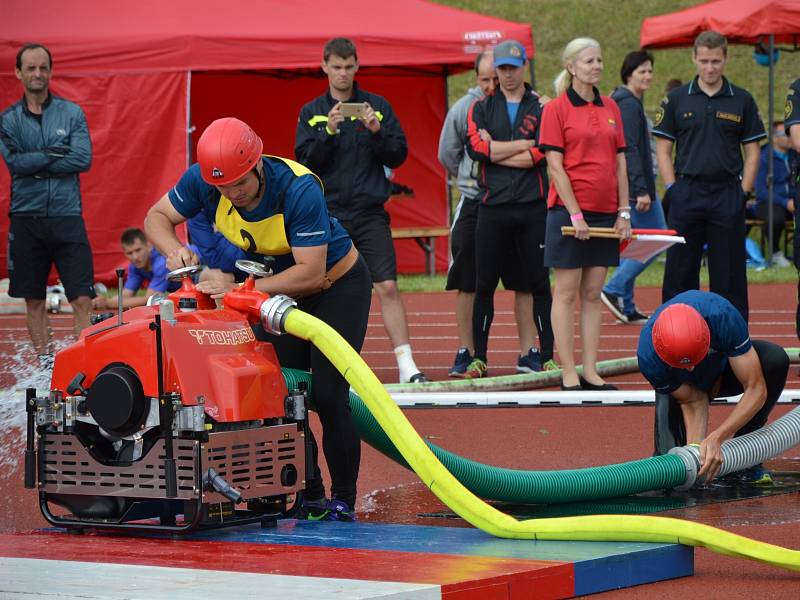 Z krajské soutěže v požárním sportu profesionálních a dobrovolných hasičů na stadionu Olympia v Kutné Hoře.