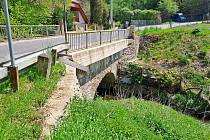 Perštejnec u Kutné Hory se zavírá. Oprava mostu potrvá půl roku