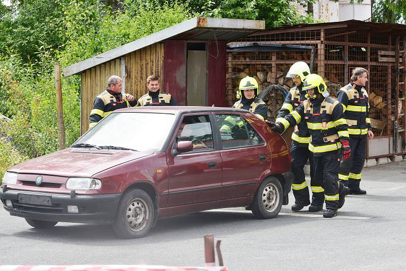 Přebírání nové automobilové stříkačky.