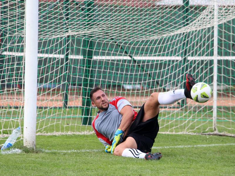 Fotbalová III. třída: TJ Sokol Červené Janovice - FK Miskovice 5:1 (2:0).