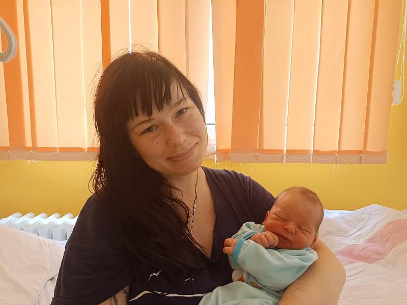 Tadeáš Vasil' se poprvé na svět podíval 23. června 2022 ve 3.30 hodin v čáslavské porodnici. Narodil se s váhou 3010 gramů a mírou 50 centimetrů. Doma v Kutné Hoře se z něj těší maminka Andrea a tatínek Juraj.