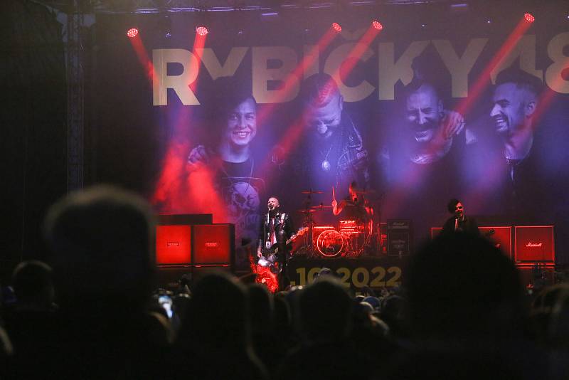 Z koncertu kapely Rybičky 48 v sobotu 7. května 2022.