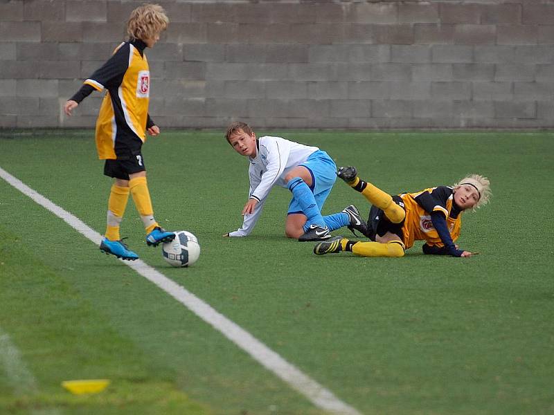 Fotbal divize žáků: St. žáci Čáslav - Hr. Králové 2:0, sobota 17. října 2009