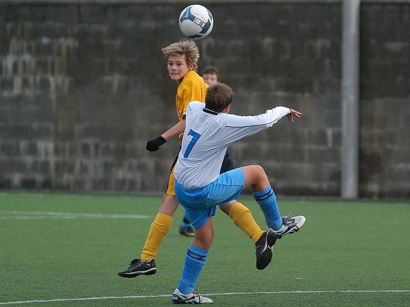 Fotbal divize žáků: St. žáci Čáslav - Hr. Králové 2:0, sobota 17. října 2009