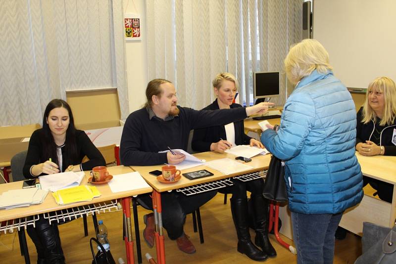 Prezidentské volby 2018 na ZŠ Sadová v Čáslavi v sobotu 13. ledna.