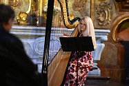 Koncert harfenistky Zbyňky Šolcové v kostele sv. Jana Nepomuckého v pátek 28. května. Foto: Adam Plavec