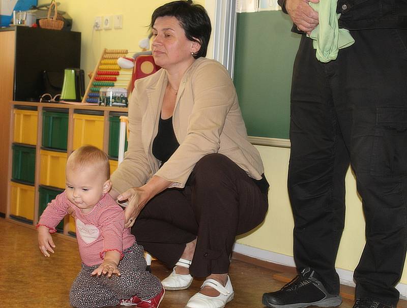 Své prvňáčky přivítala také Základní škola Žižkov Kutná Hora. Každého osobně přivítala nejen třídní učitelka, všechny prvňáčky přišla pozdravit i ředitelka školy Alena Kotrbová.