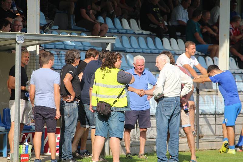 Fotbalová divize, skupina C: FK Čáslav - TJ Dvůr Králové nad Labem 3:0 (1:0).