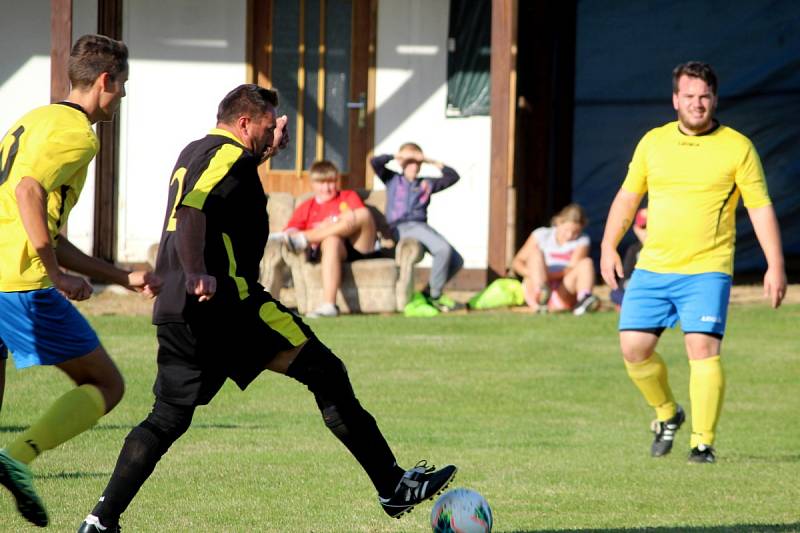 Fotbalová III. třída: TJ Sokol Vlkaneč - TJ Sokol Červené Janovice 9:0 (4:0).