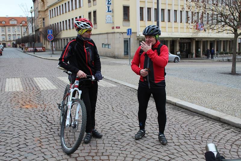 Novoroční vyjížďku z kutnohorského náměstí na Sion si cyklisté užili.