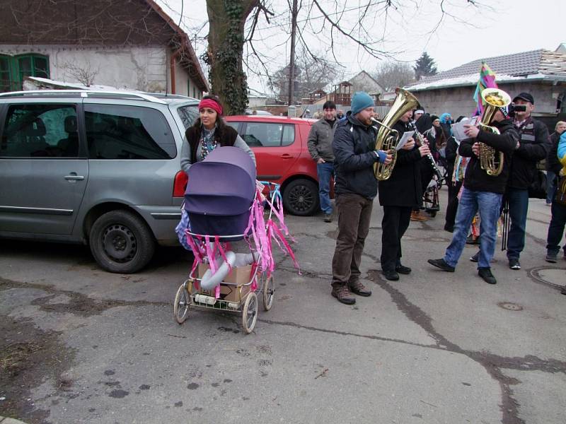 Masopustní masky pochodovaly Úmonínem