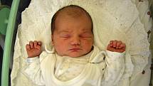 Maxmilián Nekvapil se narodil 15. července 2019 v 9.03 hodin v  Čáslavi. Pyšní se mírami 3890 gramů a 52 centimetrů. Doma v Ovčárech se na něj těší maminka Helena, tatínek Jindřich, šestnáctiletý brácha Albert, osmiletý brácha Denis a jedenáctiletý brácha