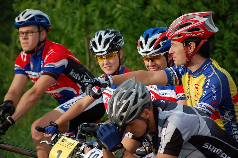 Z prvního kola cyklistického závodu Sraka Sport Cup Miskovice 2009, pátek 22. května 2009