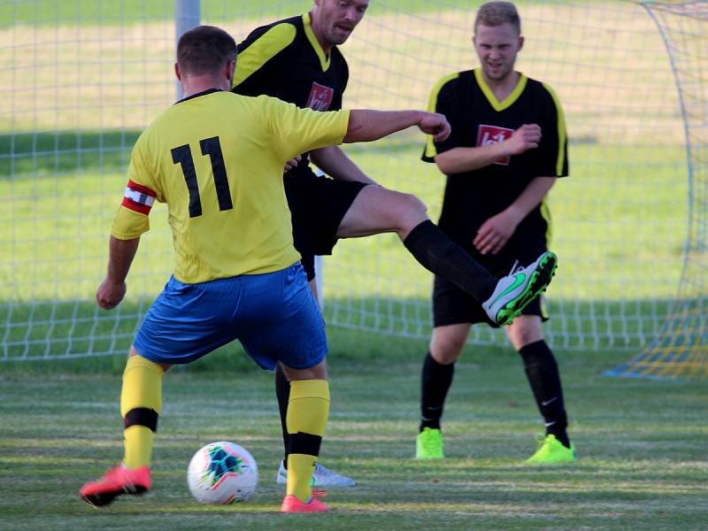 Fotbalová III. třída: TJ Sokol Vlkaneč - TJ Sokol Červené Janovice 9:0 (4:0).