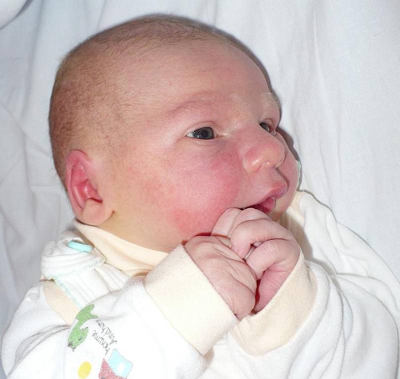 Petr Stoklasa se narodil 25. června v Čáslavi. Vážil 3350 gramů a měřila 48 centimetrů. Doma v Sázavě ho přivítali maminka Michaela a tatínek Michal.    