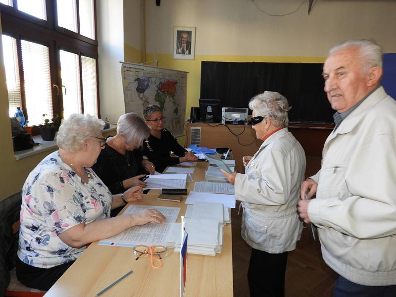 Z volební místnosti na Střední průmyslové škole v Čáslavi.