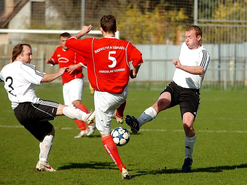 22. kolo I. A třídy: Uhlířské Janovice - Velim B 1:3, 21. dubna 2012.