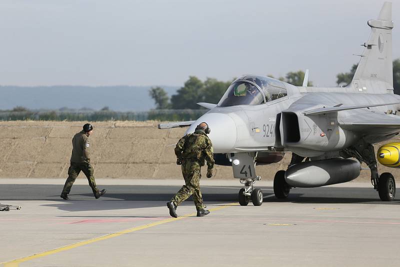 Z návratu gripenů z Litvy na domovskou 21. základnu taktického letectva Čáslav.