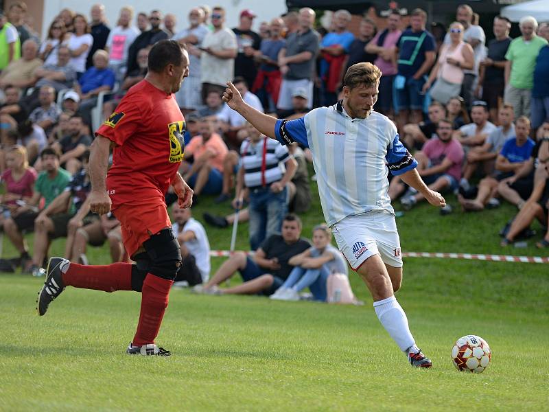 Tomáš Řepka nastoupil k prvnímu soutěžnímu utkání za Červené Janovice ve III. třídě na Kutnohorsku na hřišti Viktorie Sedlec B.