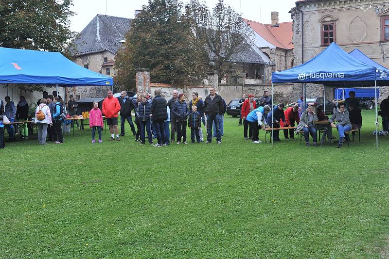 Závody v hodu oboustrannou sekerou v Ratajích nad Sázavou