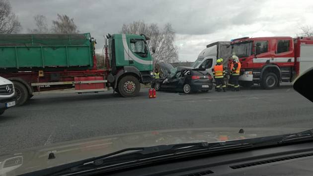 Dopravní nehoda na silnici I/38 na křižovatce pod Kaňkem.