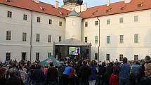 Kulturní léto v GASK uzavřel koncert skupiny Olympic.