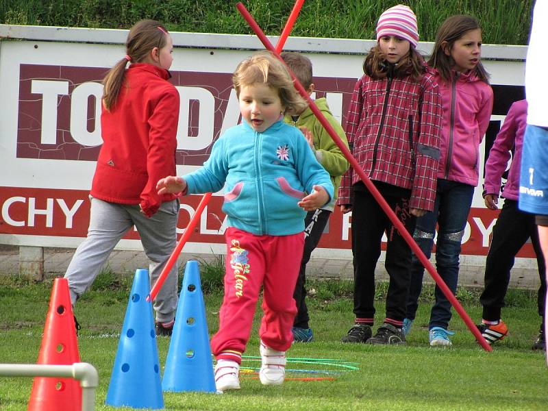 Fotbalový klub Čáslav uspořádal v úterý 11. dubna 2017 první nábor zaměřený vyloženě na děvčata.