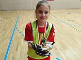 Justýna Kapková z okresního dívčího výběru, nejlepší brankářka turnaje mladších žáků ve sportovní hale Klimeška v Kutné Hoře.